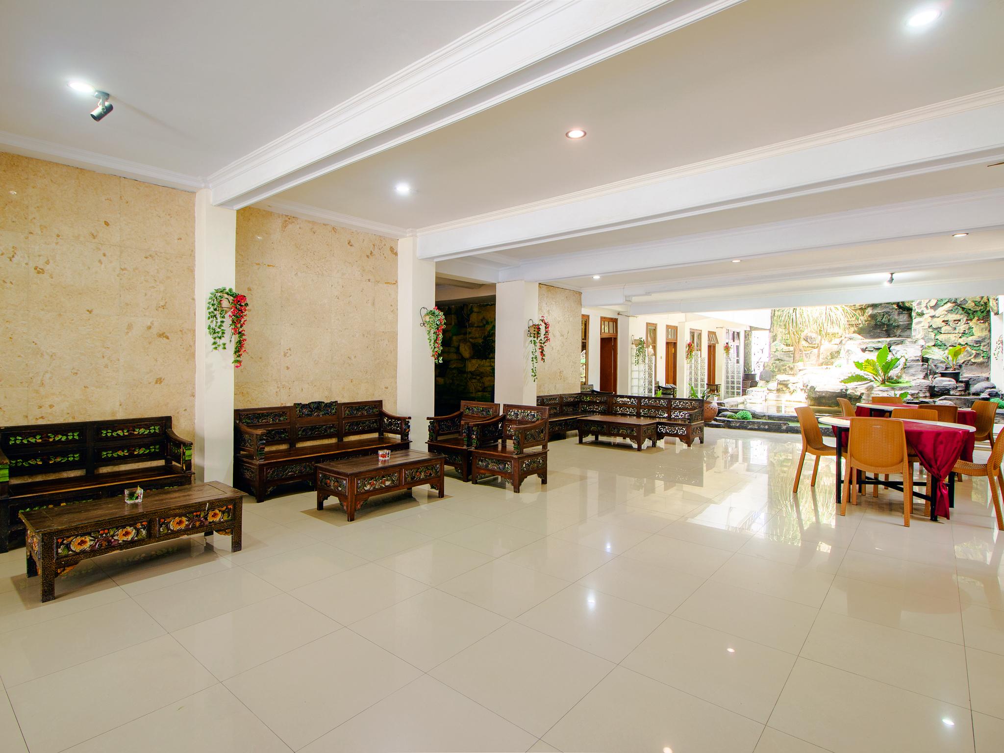 Oyo 1683 Hotel Musafira Syariah يوغياكارتا المظهر الخارجي الصورة